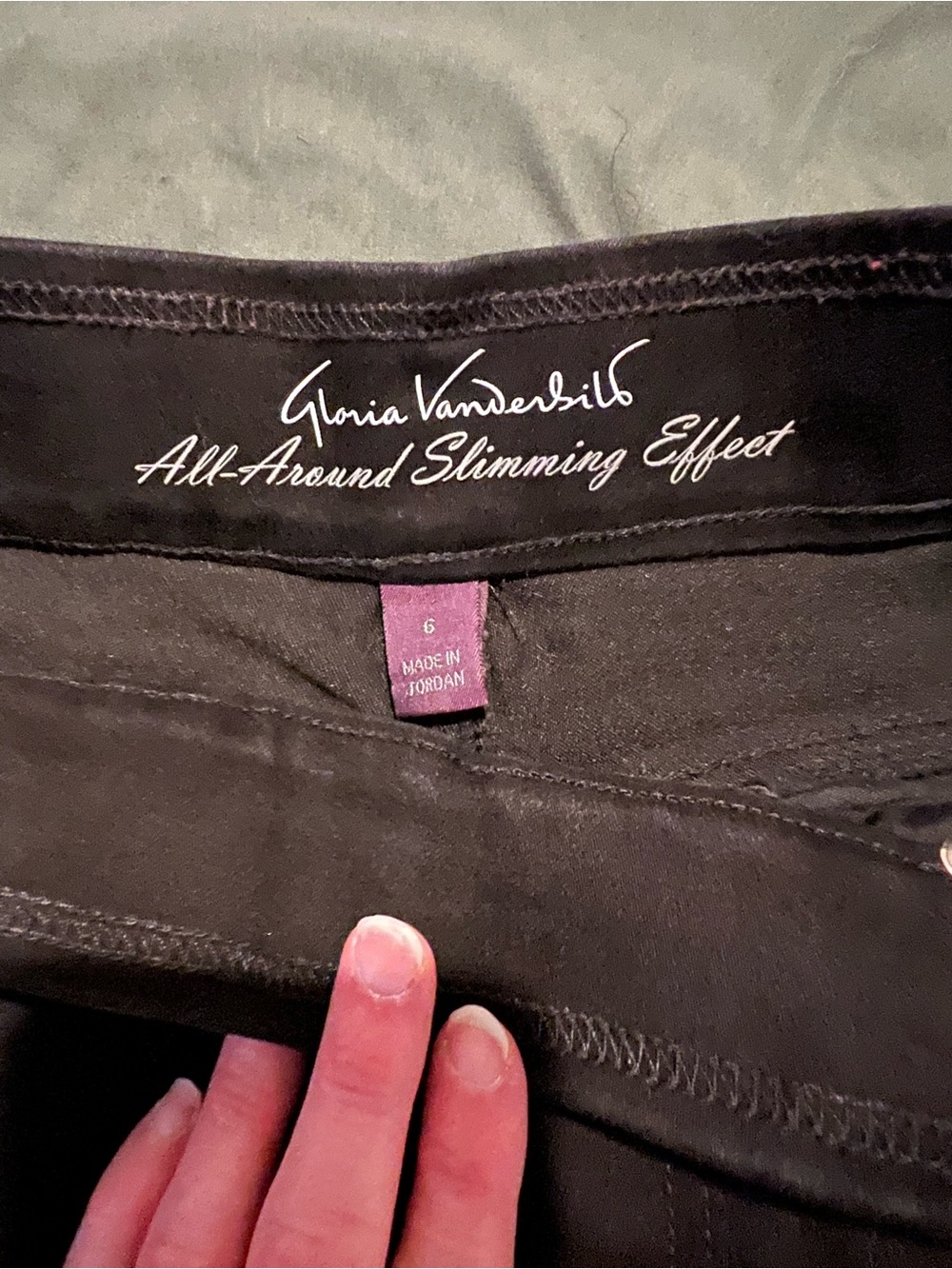 Gloria Vanderbilt Black Slimming Waistband Capris